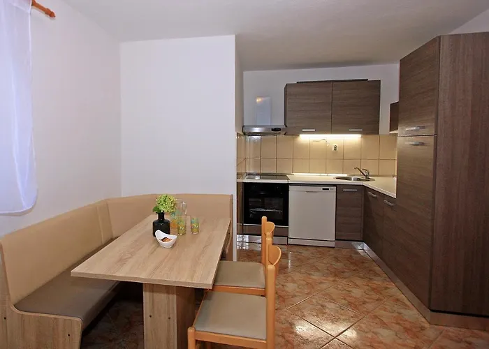 Apartamento With Parking Space Supetar, Brac - 5662 Supetar