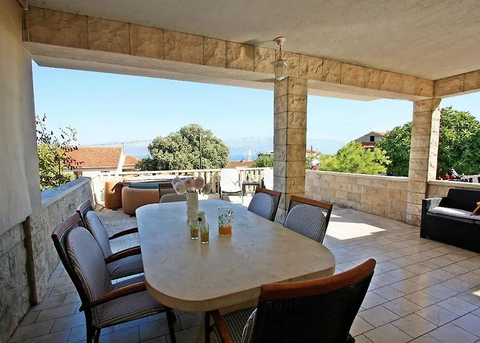 Apartamento With Parking Space Supetar, Brac - 5662 Supetar