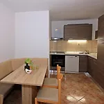 Apartment With Parking Space Supetar, Brac - 5662 Supetar