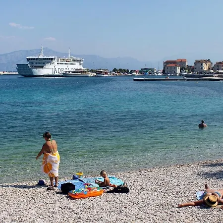 Apartment With Parking Space Supetar, Brac - 5662 Supetar