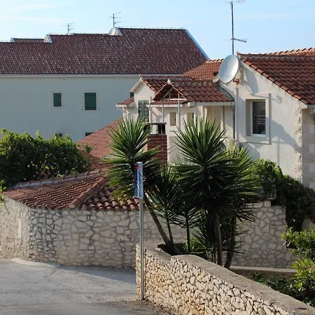 Apartment With Parking Space Supetar, Brac - 5662