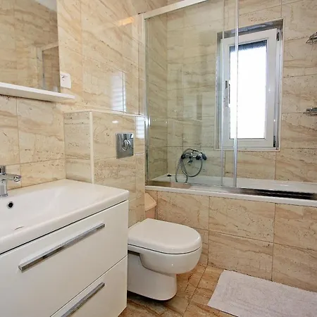 Apartamento With Parking Space Supetar, Brac - 5662 *