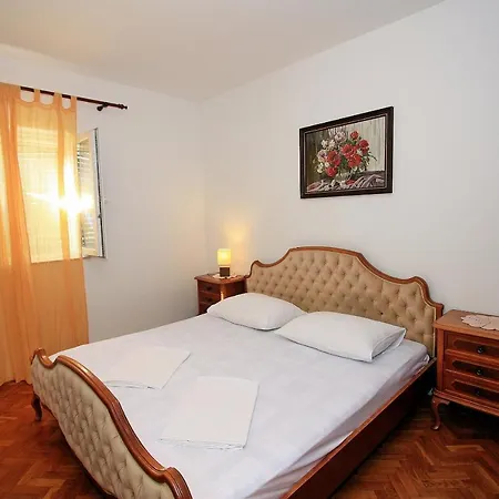 Apartamento With Parking Space Supetar, Brac - 5662 Supetar